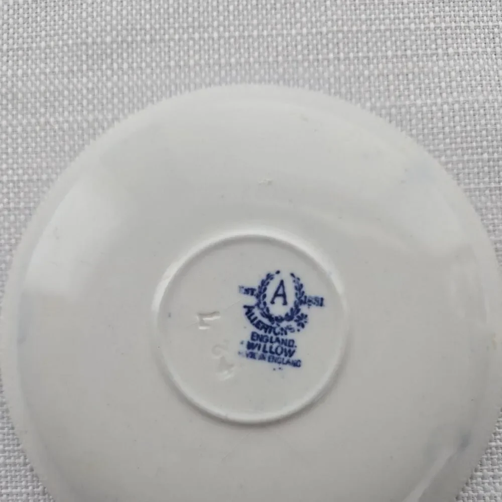 Willow multi Dinnerware